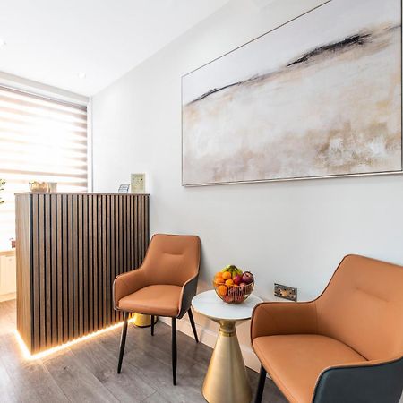 Marina Hotel Лондон Екстериор снимка