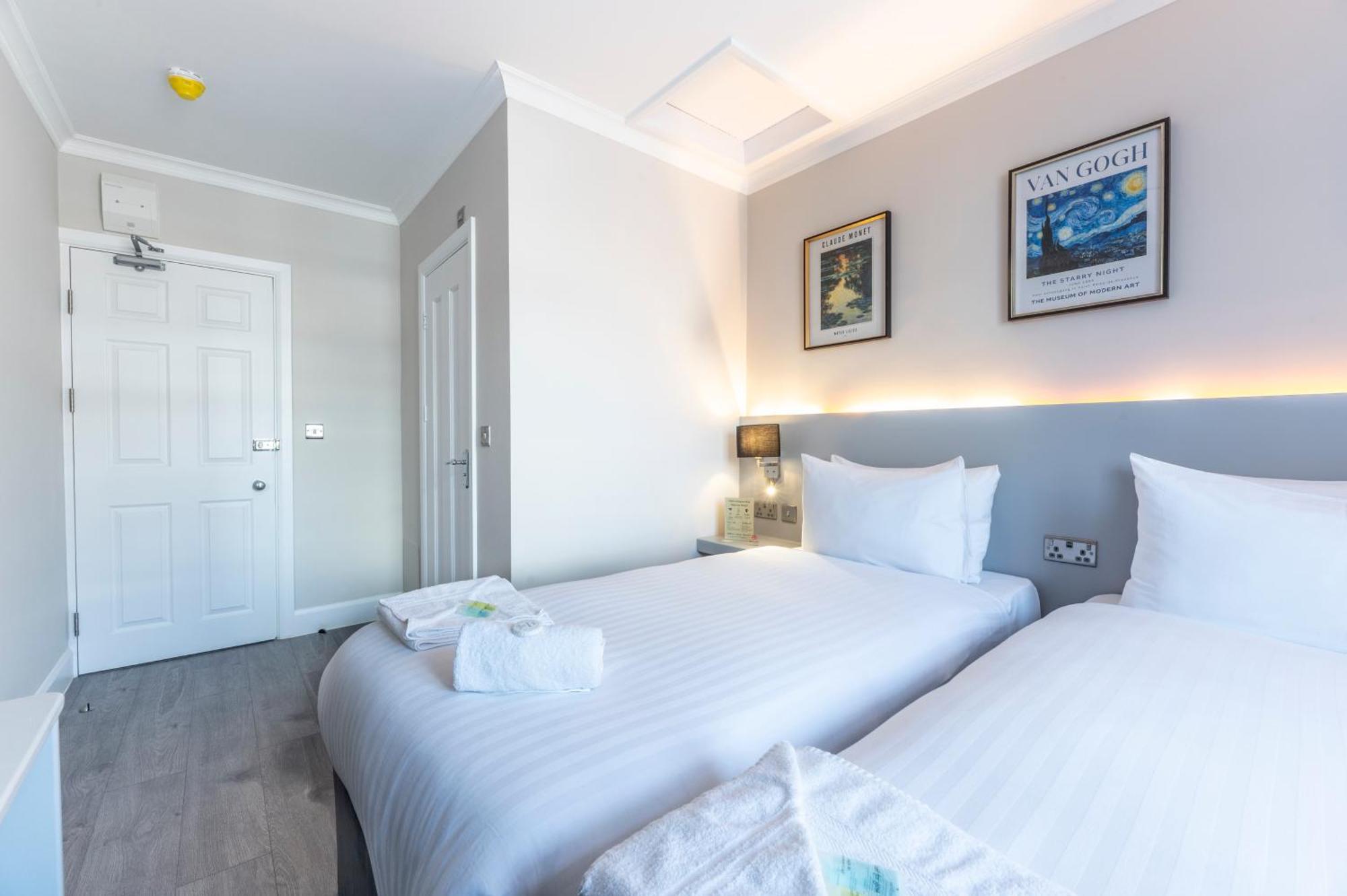 Marina Hotel Лондон Екстериор снимка