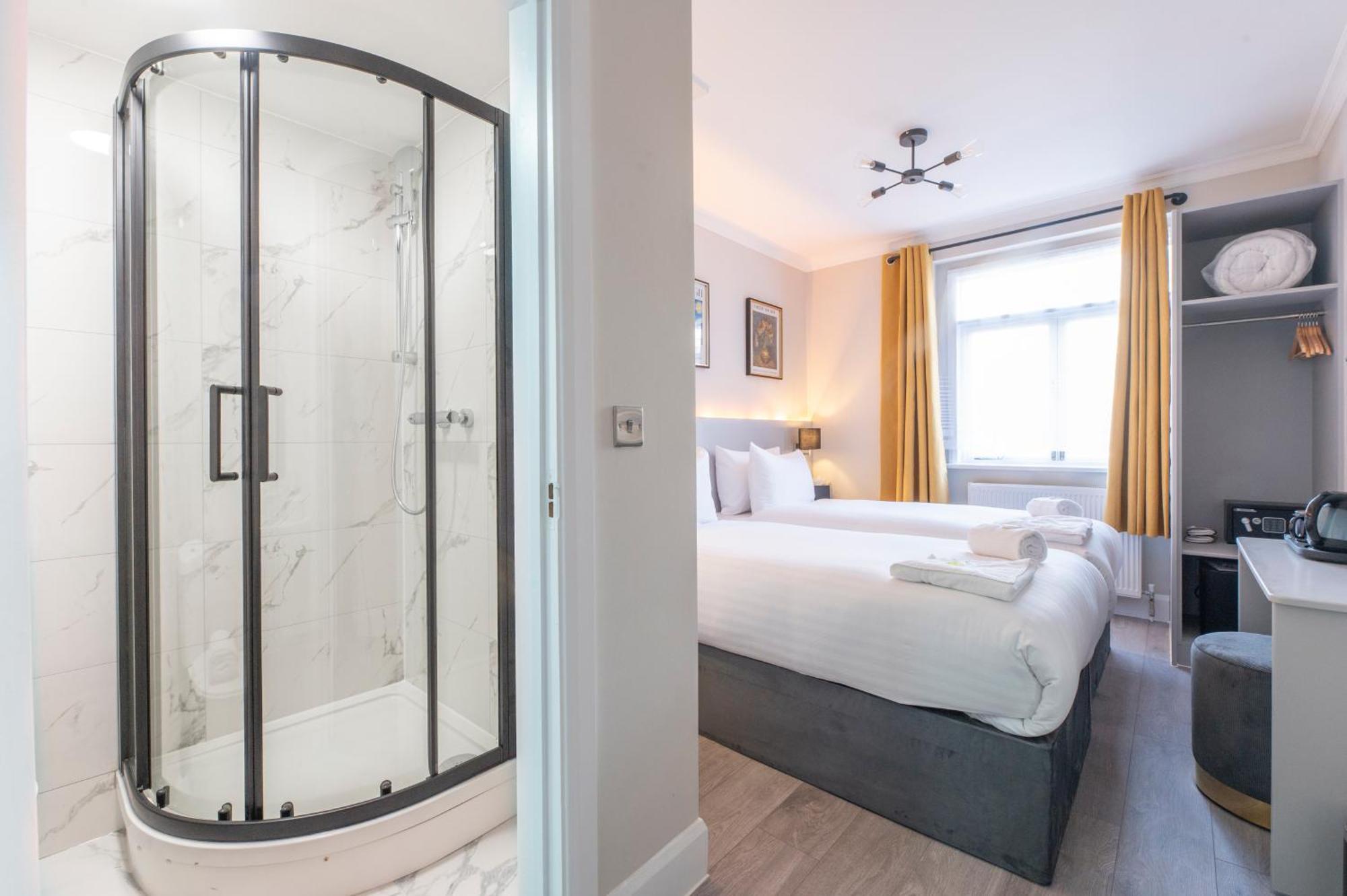 Marina Hotel Лондон Екстериор снимка