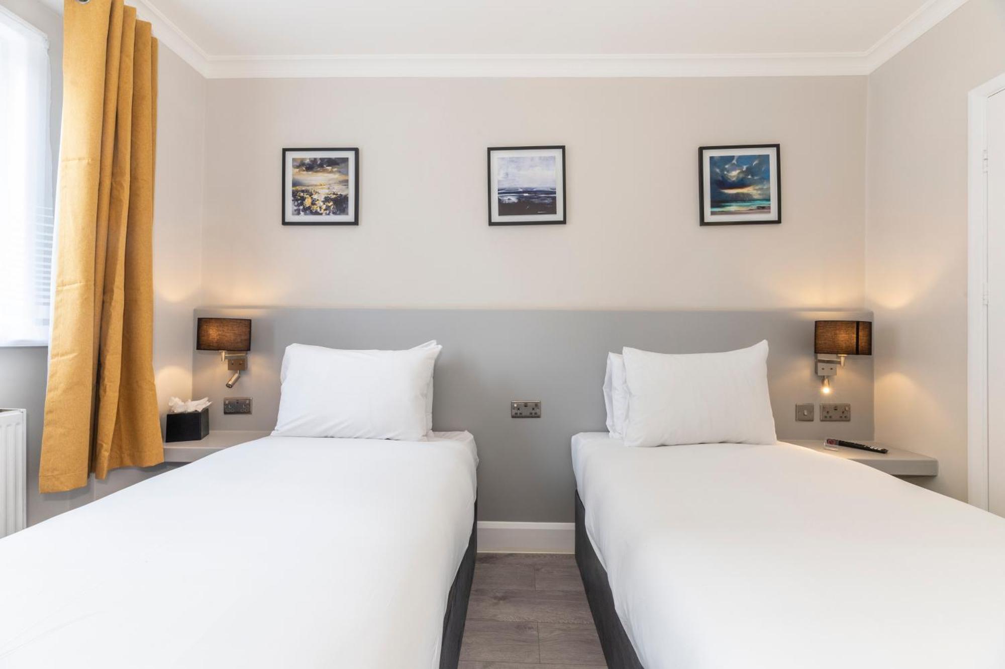 Marina Hotel Лондон Екстериор снимка