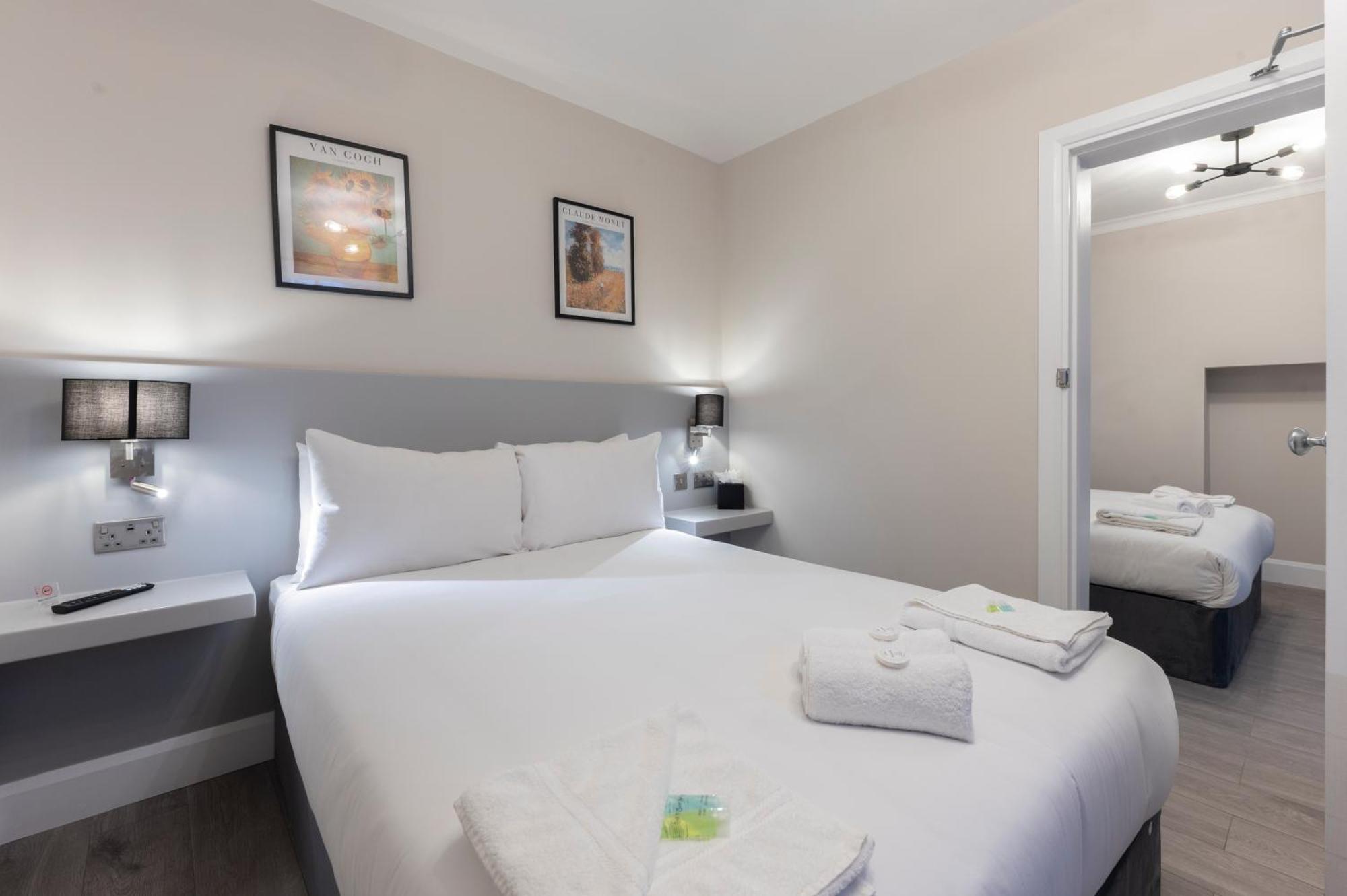 Marina Hotel Лондон Екстериор снимка